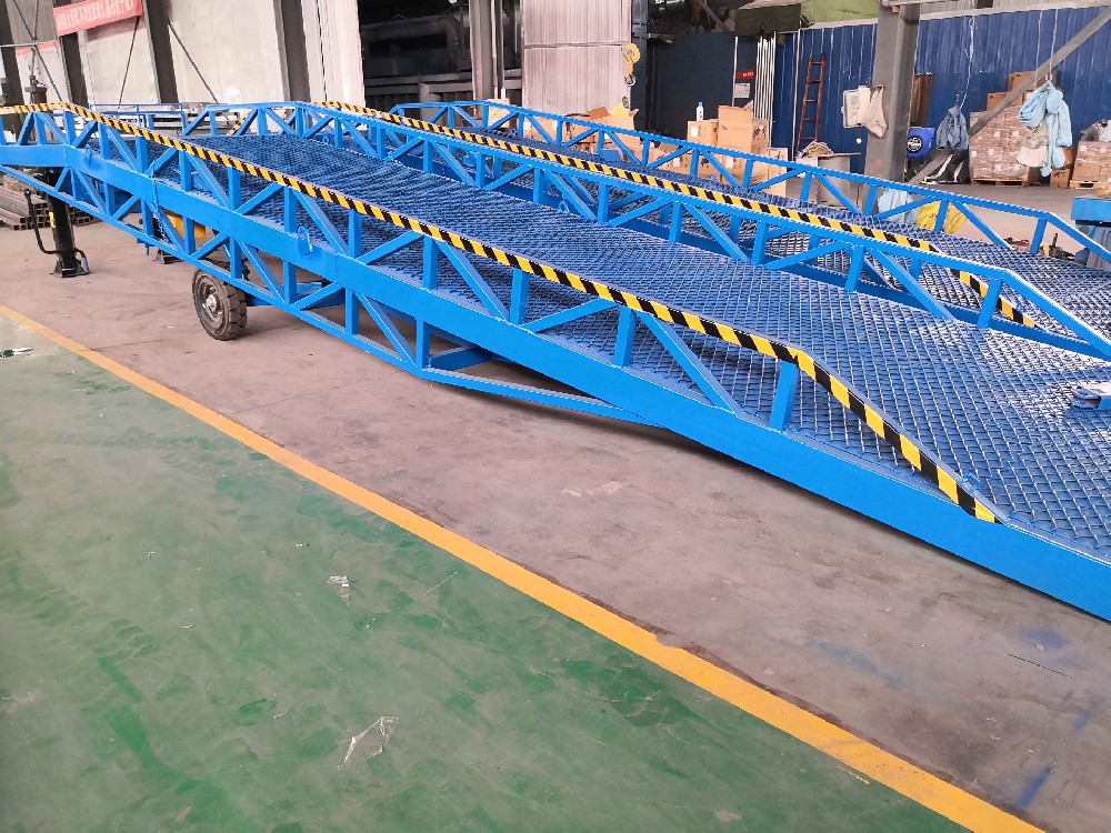 斜護(hù)欄登車橋